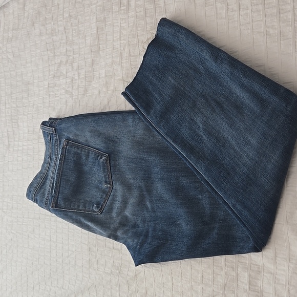J BRAND Jake Slim Fit Boyfriend Jean Distressed Raw edge Hem Sz 32 Denim - Picture 1 of 16